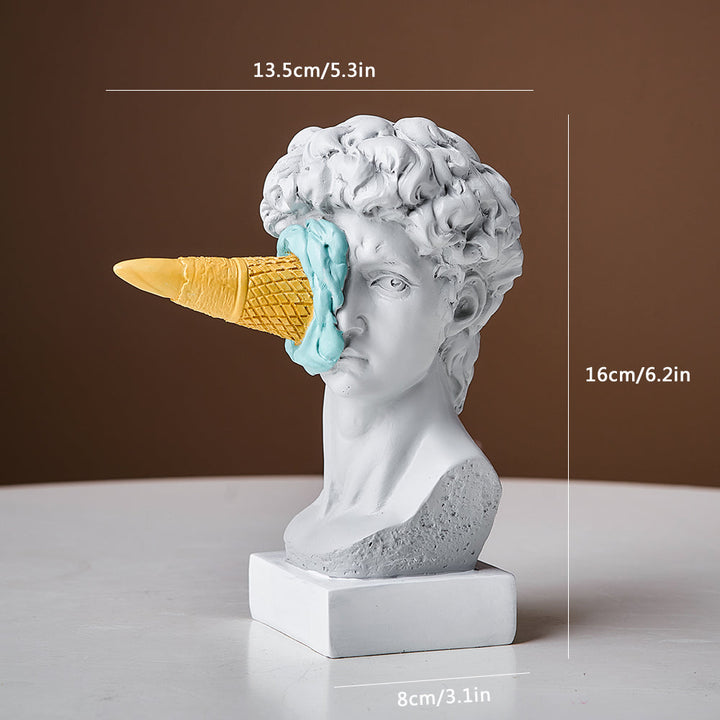 David mit Eiscreme Statue