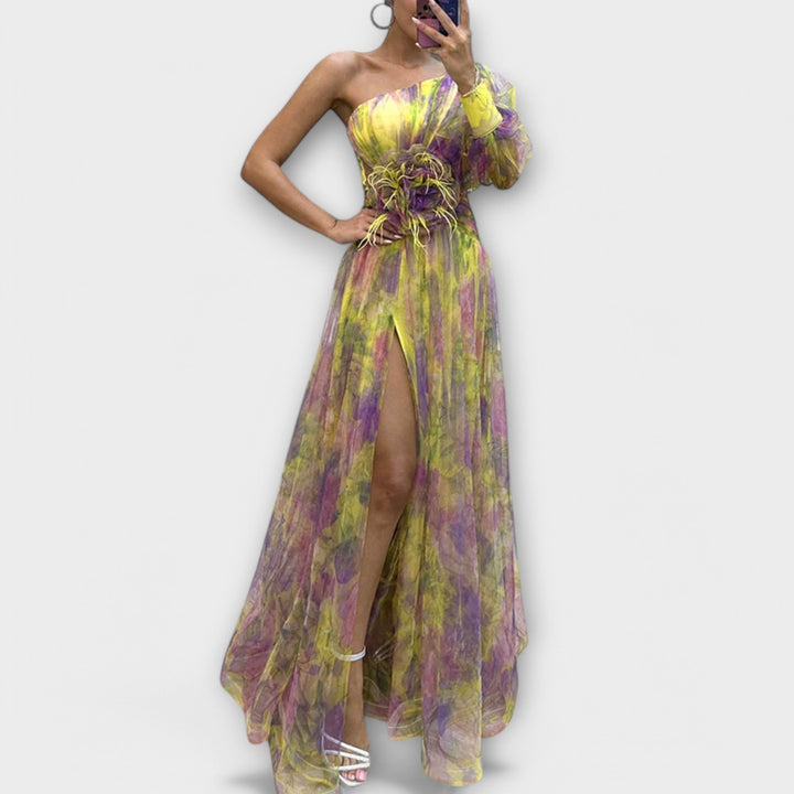 Elegantes Abendkleid mit einem Schulterträger und taillierendem Schnitt