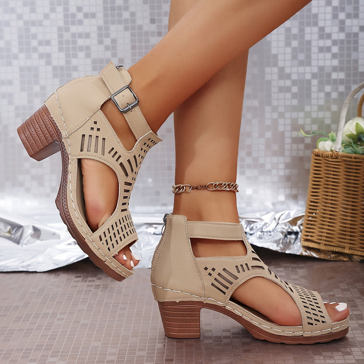 Nova™ Cutout Block Heel Sandalen