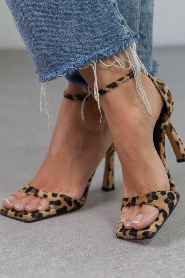 Giulia | Hochhackige Sandalen mit Tierdruck