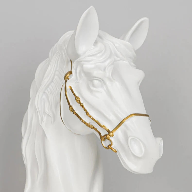 Regal Pferd