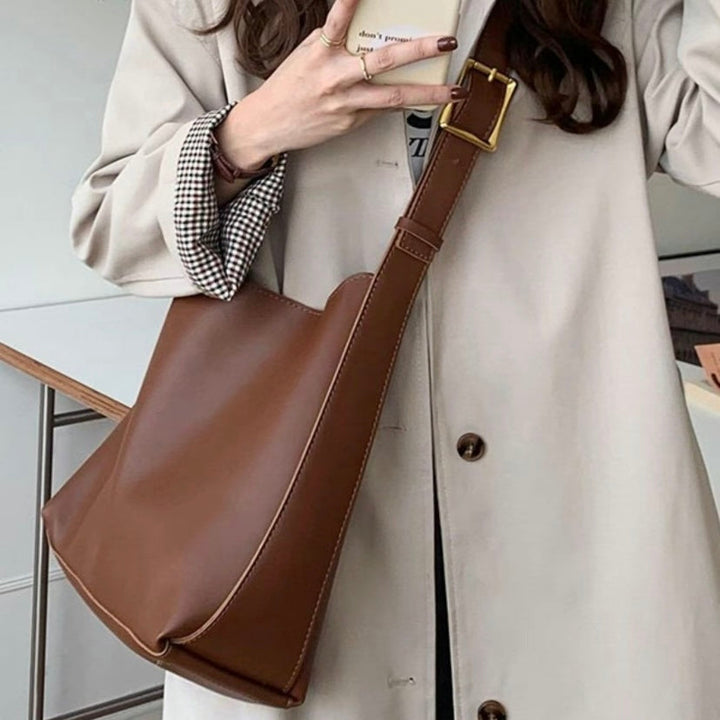 Lena - Trendige Schultertasche