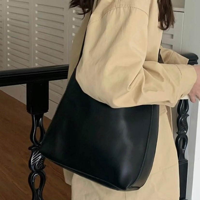 Lena - Trendige Schultertasche