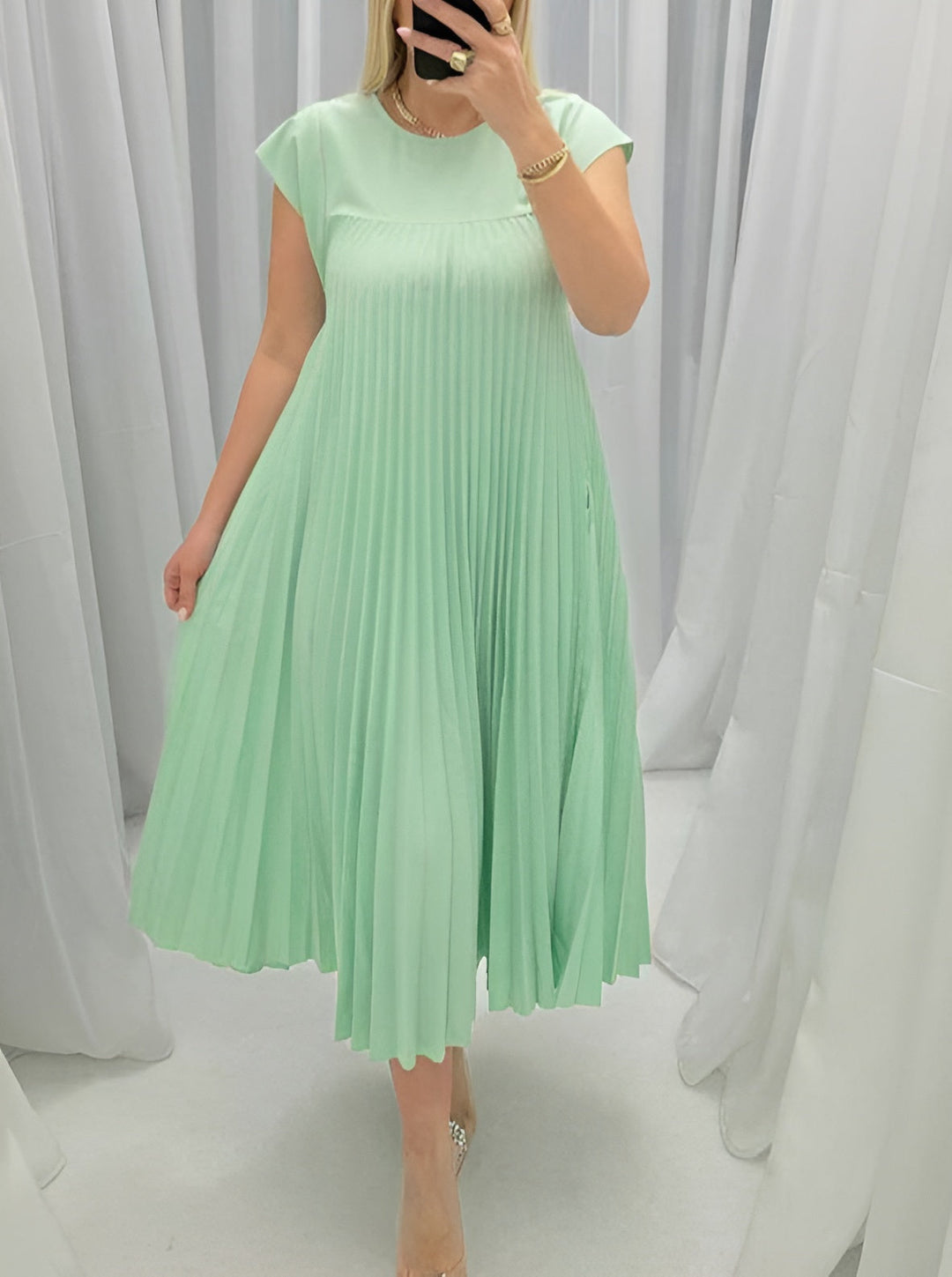 Simone | Leichte und raffinierte Plisseekleid