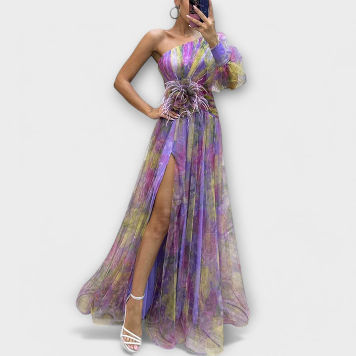 Elegantes Abendkleid mit einem Schulterträger und taillierendem Schnitt