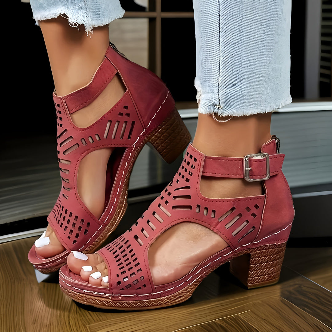 Nova™ Cutout Block Heel Sandalen