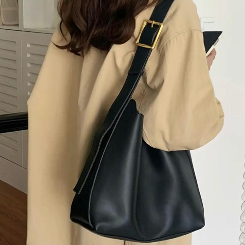 Lena - Trendige Schultertasche
