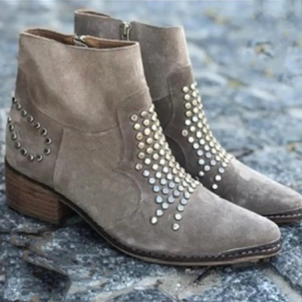 Nieten-Stiefeletten