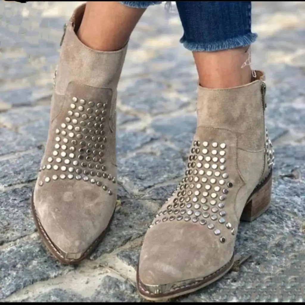 Nieten-Stiefeletten