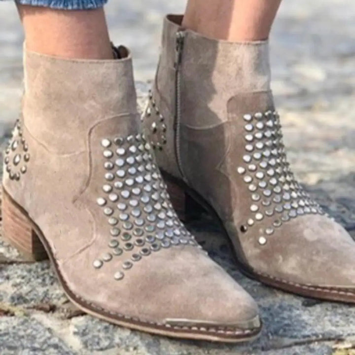 Nieten-Stiefeletten