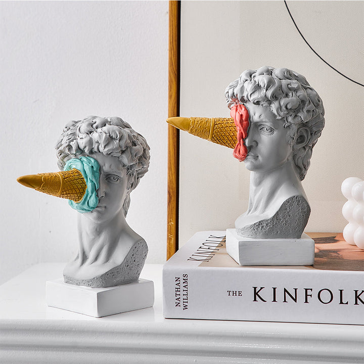 David mit Eiscreme Statue