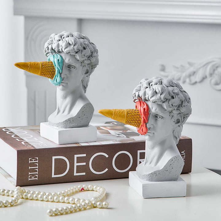 David mit Eiscreme Statue