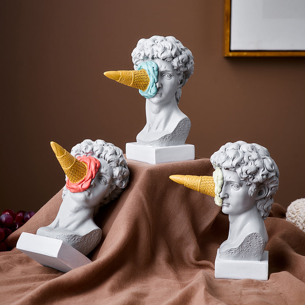 David mit Eiscreme Statue