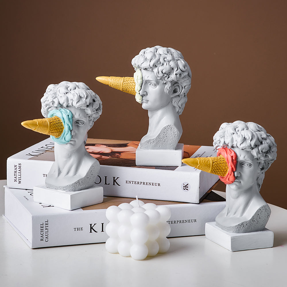 David mit Eiscreme Statue