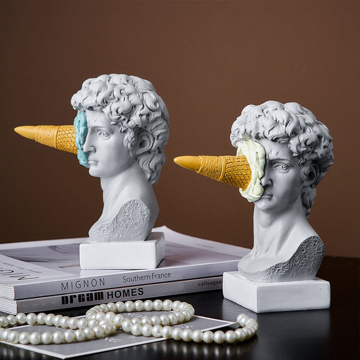 David mit Eiscreme Statue