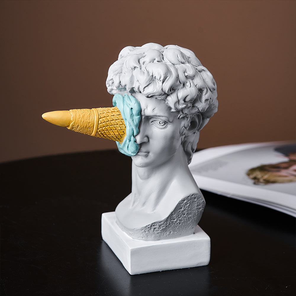 David mit Eiscreme Statue