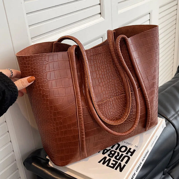 Betina™ - Schultertasche aus Krokoleder