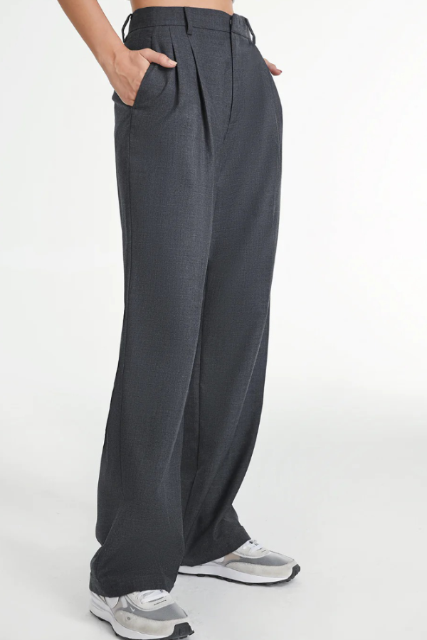 AERELLE – DES PANTALONS DE COUTURE CONFORTABLES POUR TOUS 