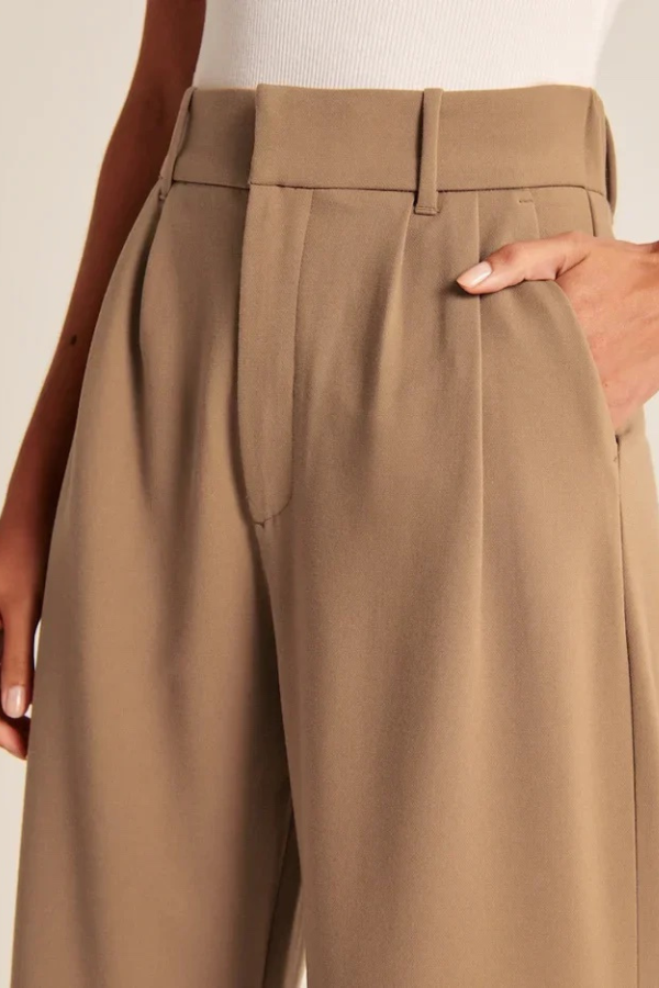 AERELLE – DES PANTALONS DE COUTURE CONFORTABLES POUR TOUS 