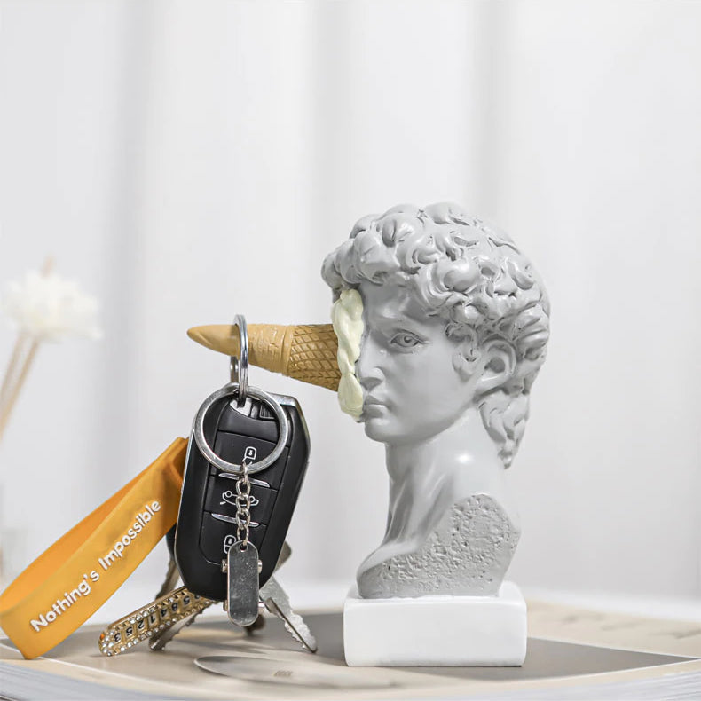 David mit Eiscreme Statue