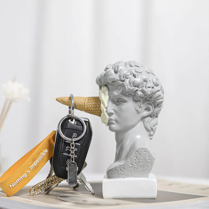 David mit Eiscreme Statue
