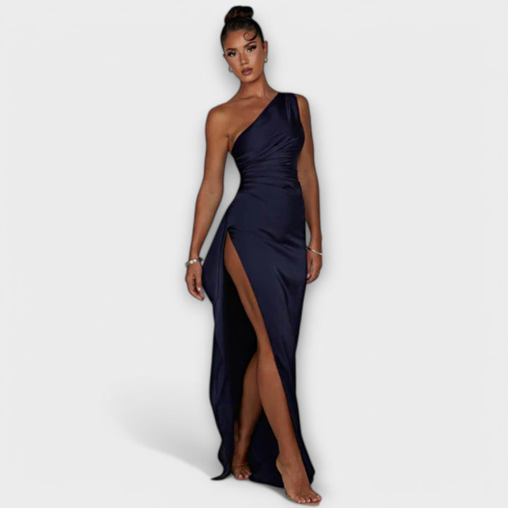 Asymmetrisches Maxikleid mit Drapierung an einem Arm