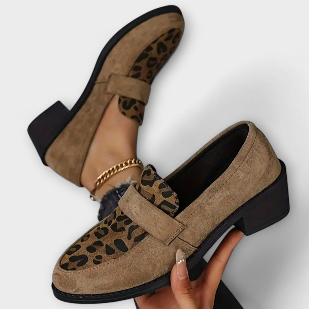 Elegante Damenschuhe mit Leopardenmuster